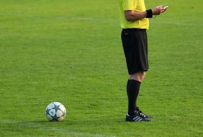 La maniobra de un &aacute;rbitro que salv&oacute; la vida del joven jugador Nestory Irankunda