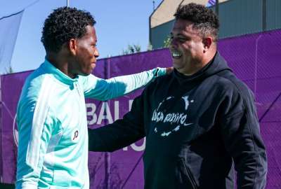 Ronaldo Nazario visit&oacute; a Gonzalo Plata y al Valladolid
