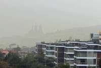 Contin&uacute;an registr&aacute;ndose m&aacute;s incendios en la capital: Nay&oacute;n y Pifo. Se reporta humo en Quito. 