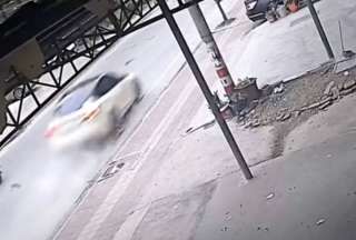 Veh&iacute;culo Tesla recorri&oacute; 2,6 kil&oacute;metros sin control y causa un aparatoso accidente