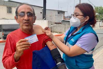 Cerca de 20.000 personas se inmunizaron contra el covid-19 y la influenza en Guayaquil, Dur&aacute;n y Samborond&oacute;n