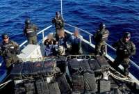 Marina de El Salvador detuvo a una embarcación con droga con tres ecuatorianos en su interior