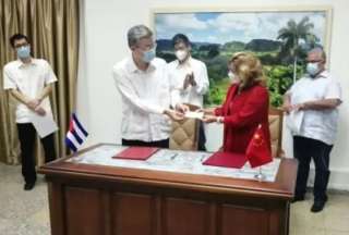 China dona m&aacute;s de USD 100.000 a Cuba para reparar el hotel Saratoga