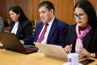 El fiscal subrogante Wilson Toainga (centro) presentó 58 elementos de convicción contra el abogado Lenín V.