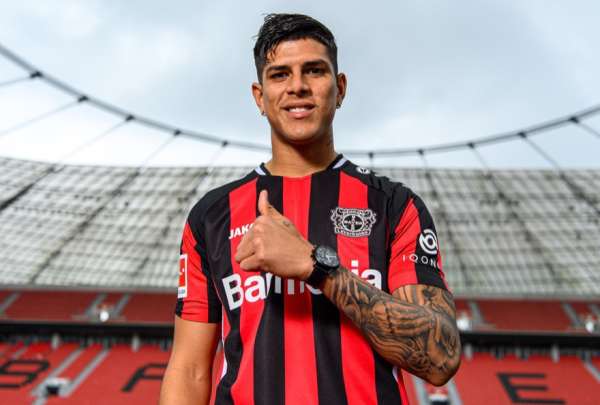 Piero Hincapi&eacute; fue suplente por primera vez en el Leverkusen en el 2022