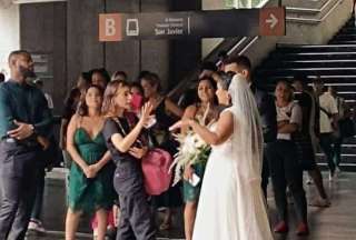 Reci&eacute;n casados decidieron tomarse fotos en el Metro de Medell&iacute;n