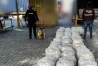 Según la Policía, ese cargamento de droga tenía como destino España.