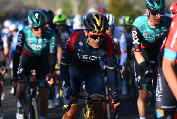 Richard Carapaz sufre dos ca&iacute;das en la Volta a Catalunya
