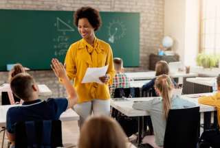 &iexcl;Oportunidad! Docentes pueden aplicar para trabajos en Estados Unidos