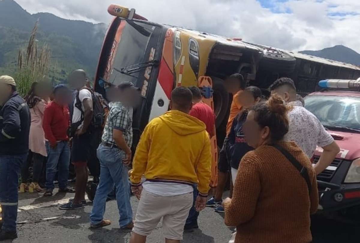 Dos siniestros de tr&aacute;nsito se registraron en la v&iacute;a Aloag - Santo Domingo
