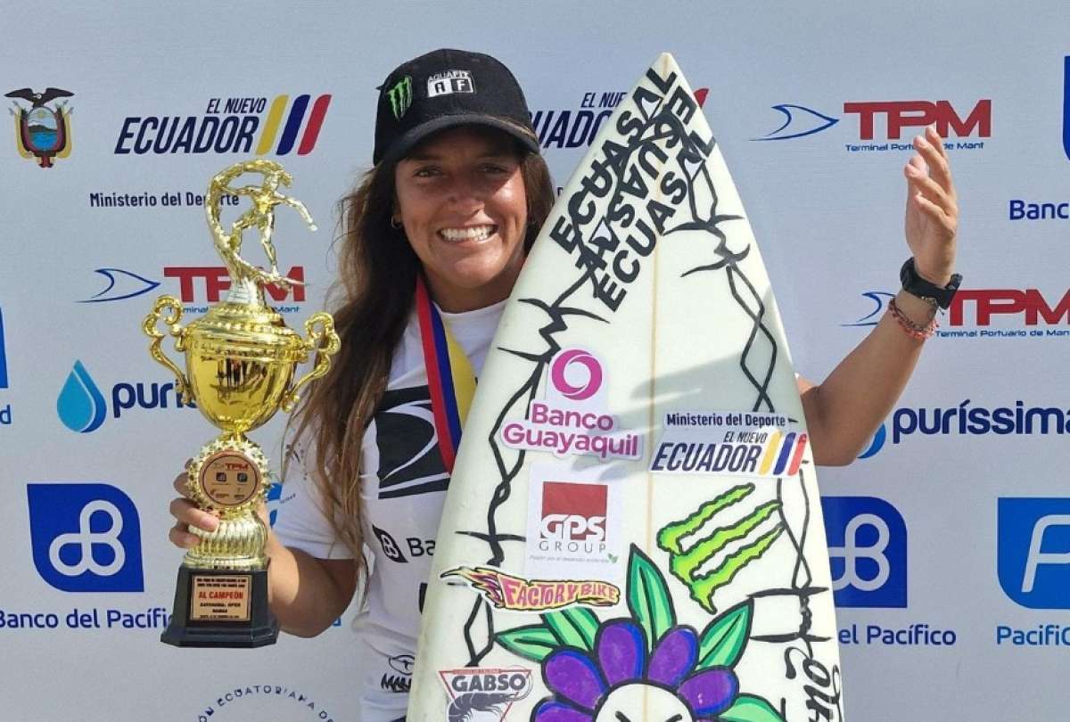 La surfista ecuatoriana se lleva el primer lugar, mientras se prepara para el Campeonato Mundial ISA en El Salvador.