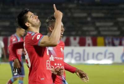 Ronnie Carrillo, delantero de El Nacional, habl&oacute; del 't&uacute;nel' que le hizo al 'Kitu' D&iacute;az