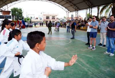 El presidente Daniel Noboa visit&oacute; La Libertad para fomentar la actividad f&iacute;sica en ni&ntilde;os y adolescentes.