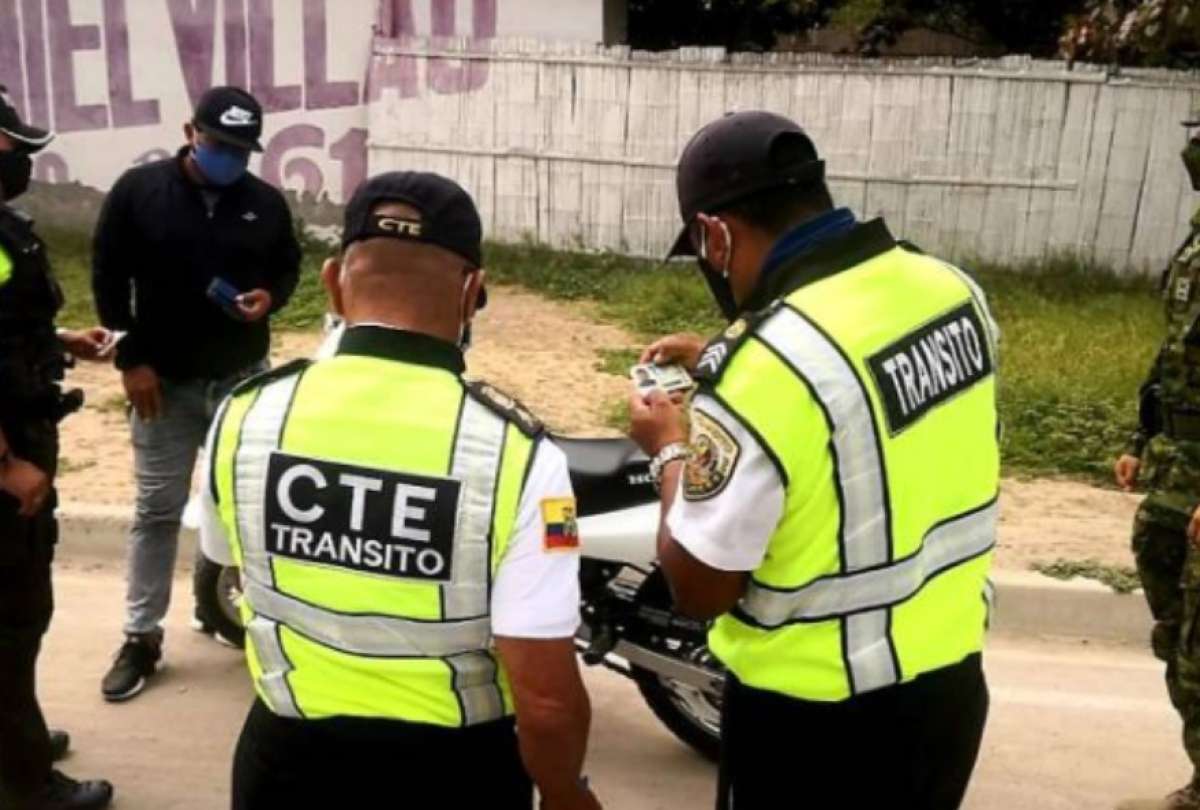 La Comisión de Tránsito del Ecuador y el Ministerio de Defensa firmaron un acuerdo este lunes, 31 de marzo de 2025. 
