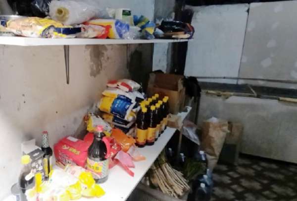 El control sanitario revel&oacute; condiciones de higiene inadecuadas en la bodega del local.
