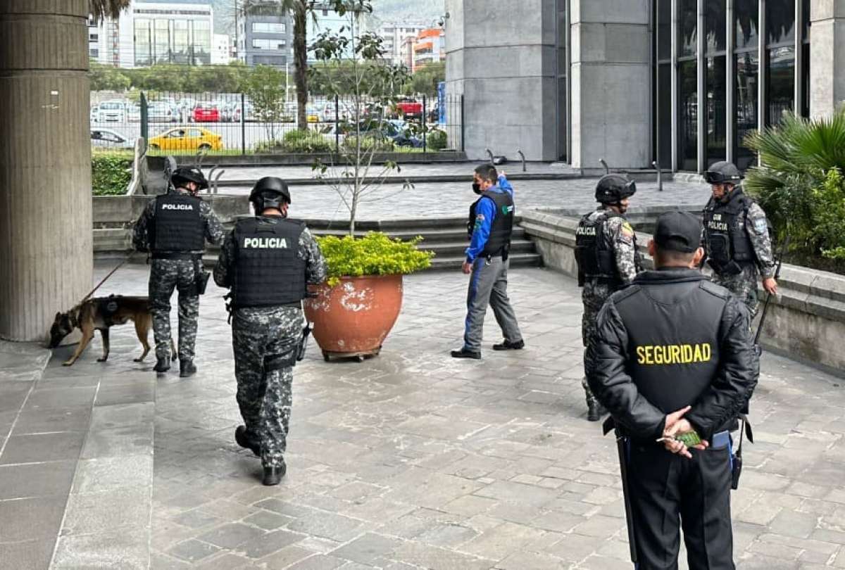Policía descartó amenaza de bomba en las instalaciones del Ministerio de Educación en Quito