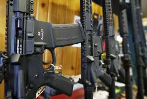 La norma prohibir&iacute;a que la poblaci&oacute;n civil adquiera armas de asalto.