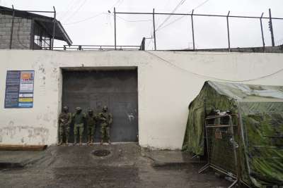 Las autoridades tratan de controlar la situaci&oacute;n en la c&aacute;rcel del Inca. 