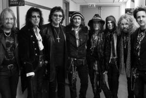 Encuentran inconsciente a Johnny Depp y cancelan concierto de su banda