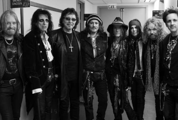 Encuentran inconsciente a Johnny Depp y cancelan concierto de su banda