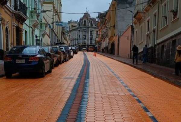 El Sendero Seguro del Centro Hist&oacute;rico va desde el Parque Metropolitano Itchimb&iacute;a hasta la Bas&iacute;lica del Voto Nacional. Lo puedes reconocer porque la calle est&aacute; pintada de naranja.