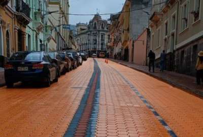 El Sendero Seguro del Centro Hist&oacute;rico va desde el Parque Metropolitano Itchimb&iacute;a hasta la Bas&iacute;lica del Voto Nacional. Lo puedes reconocer porque la calle est&aacute; pintada de naranja.
