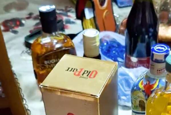La Polic&iacute;a Nacional y Arcsa desmantelaron en Quito una red de venta de licor falsificado.&nbsp;