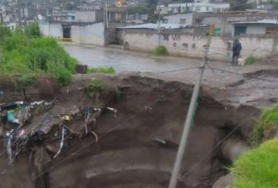LLuvias en Quito causan un socav&oacute;n en Calder&oacute;n