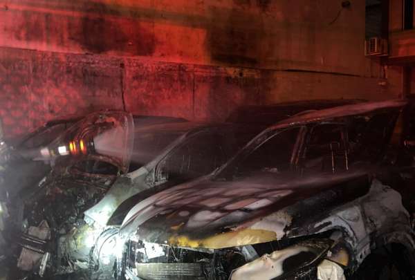 12 autos quedaron destruidos tras un incendio en un patio de veh&iacute;culos de Guayaquil.