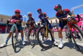 Amigos y rivales ecuatorianos en el Giro conviven en Italia