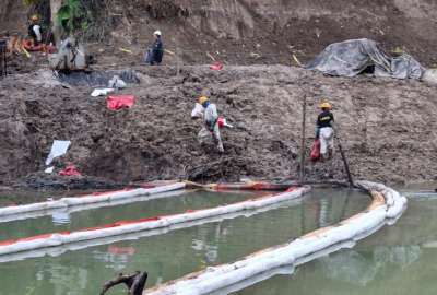 Personal de Petroecuador contin&uacute;a con el proceso de remediaci&oacute;n ambiental en Esmeraldas.