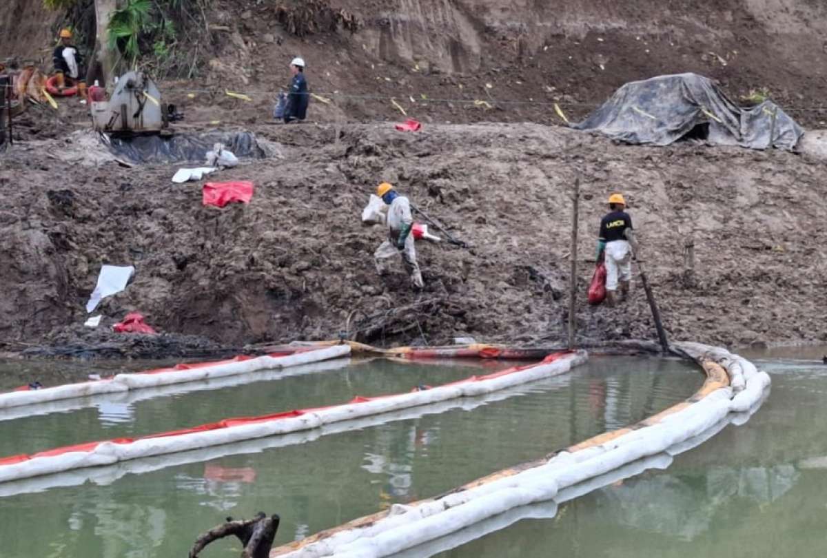 Personal de Petroecuador continúa con el proceso de remediación ambiental en Esmeraldas.