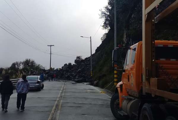 Un nuevo deslizamiento ocurri&oacute; en la v&iacute;a Cuenca-Molleturo. La carretera sigue cerrada.&nbsp;