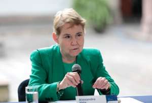 Ministra de Gobierno asegura que ayudar&aacute;n a recuperar la libertad del cabo Olmedo