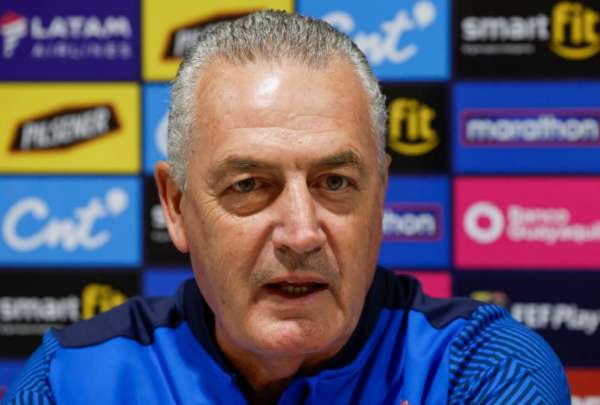 Gustavo Alfaro se pronuncia ante las lesiones de Castillo y Gruezo