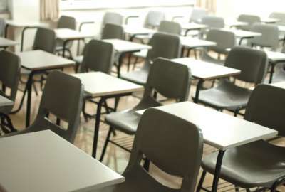 Acusan a una maestra de mantener relaciones &iacute;ntimas con una alumna