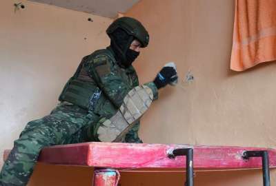 FF.AA. decomisan objetos ilegales en la c&aacute;rcel de Sucumb&iacute;os