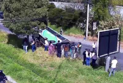 Un bus se volc&oacute; en la parroquia de El Quinche