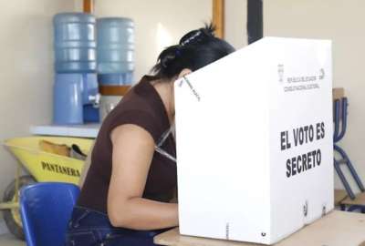 Las dos preguntas restantes deber&aacute;n ser planteadas v&iacute;a reforma parcial.