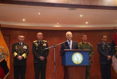 El ministro de Defensa, Luis Lara Jaramillo, lament&oacute; el fallecimiento del cabo primero Ronny Intriago Mac&iacute;as. 