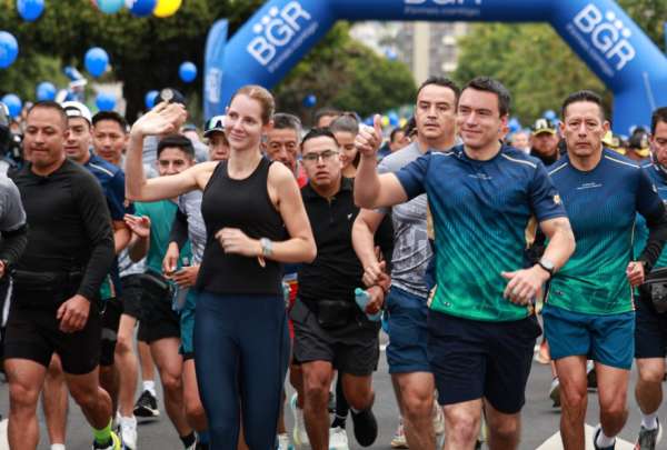 Daniel Noboa y Lavinia Valbonesi participaron en la carrera solidaria &ldquo;Nuestros H&eacute;roes 10K&rdquo; para recaudar fondos a favor de personas con discapacidad en Quito.