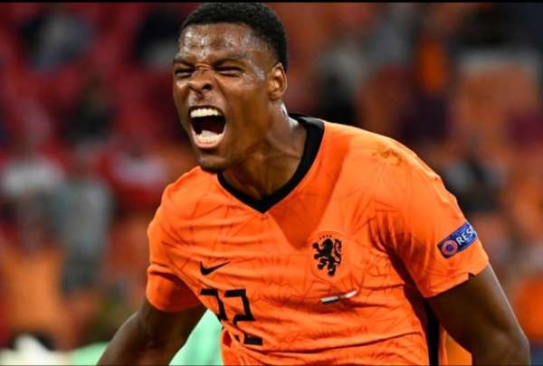 Denzel Dumfries viaj&oacute; a Qatar, a pesar de su lesi&oacute;n