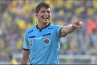 El árbitro Diego Lara fue agredido por hinchas del Deportivo Quito en un duelo de Segunda Categoría.