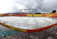 El estadio del Aucas se cubrió de un manto blanco, tras las lluvias en la capital ecuatoriana.