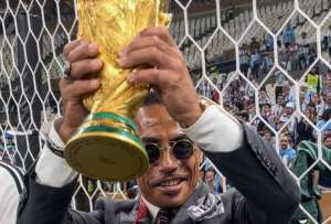 Salt Bae, el hombre de la carne ba&ntilde;ada en oro