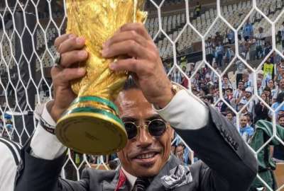 Salt Bae, el hombre de la carne ba&ntilde;ada en oro