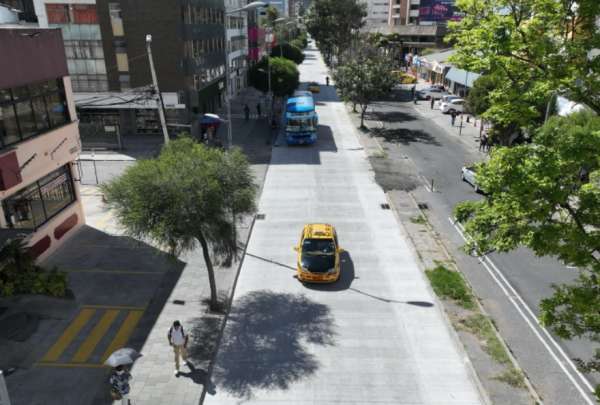 La rehabilitaci&oacute;n vial de la av.Col&oacute;n registra el 65% de avance.