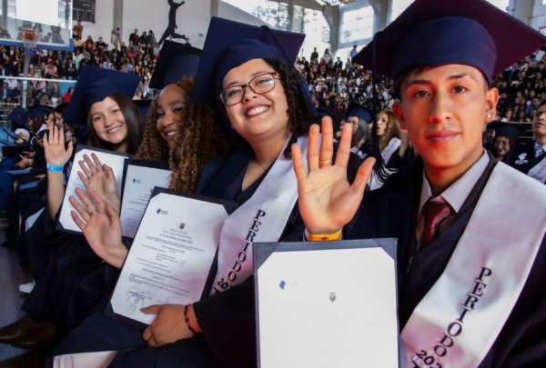 J&oacute;venes bachilleres del Ecuador