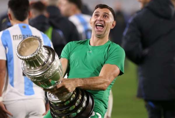 El "Dibu" Mart&iacute;nez ofreci&oacute; disculpas por sus actitudes ofensivas con Argentina.