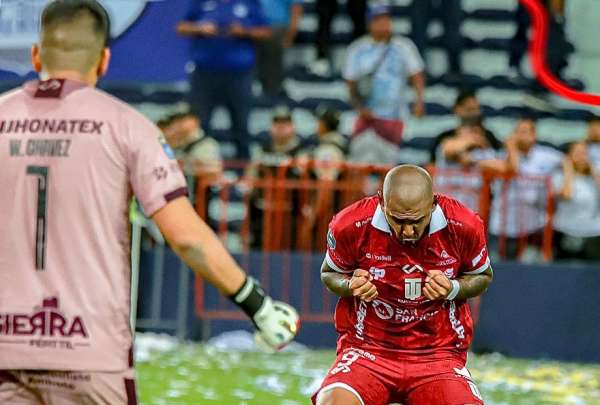 T&eacute;cnico Universitario elimin&oacute; a Emelec de la Copa Ecuador